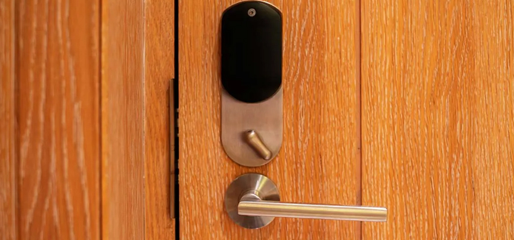 Automatic Locking Door Knob Interlaken